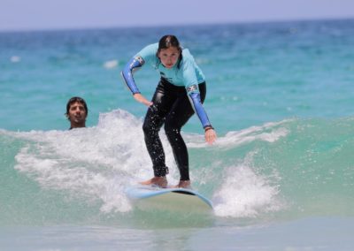 Langsam wird der Take-off beim Surfen lernen auf Fuerteventura immer sicherer